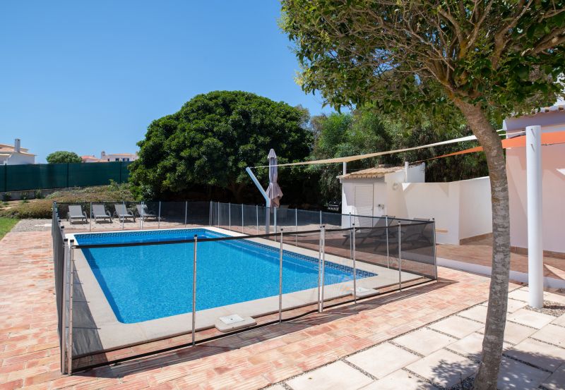 Licensed Pool Fence Contractors